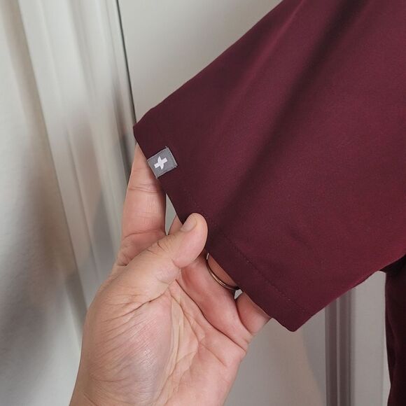 FIGS Technical Collection Vneck Top - Picture 5 of 7